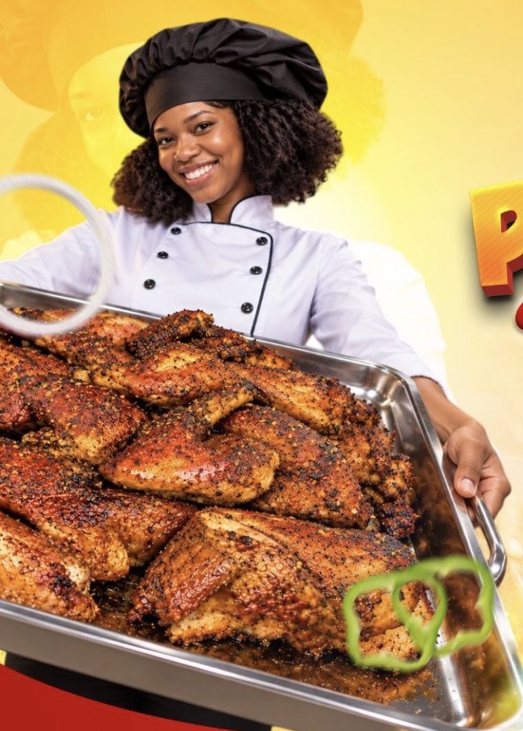 La cheffe de 3A Saveurs présente un poulet flambé